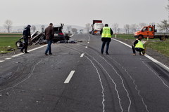 Czterech zabitych po zderzeniu trzech samochodów