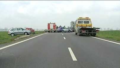 Czterech zabitych po zderzeniu trzech samochodów