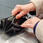 Czternasta emerytura. Czy komornik może zająć pieniądze z "czternastki"?