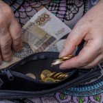 Czternasta emerytura wkrótce na kontach. Kto i ile dostanie?