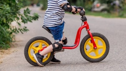 Czterolatek sam na ulicy. Pomogli mu policjanci