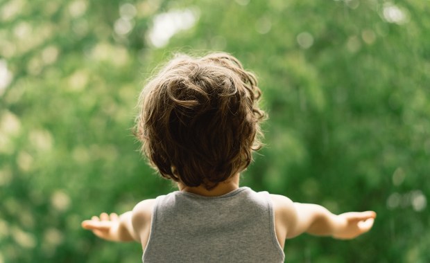 Czterolatek wypadł z balkonu na trzecim piętrze