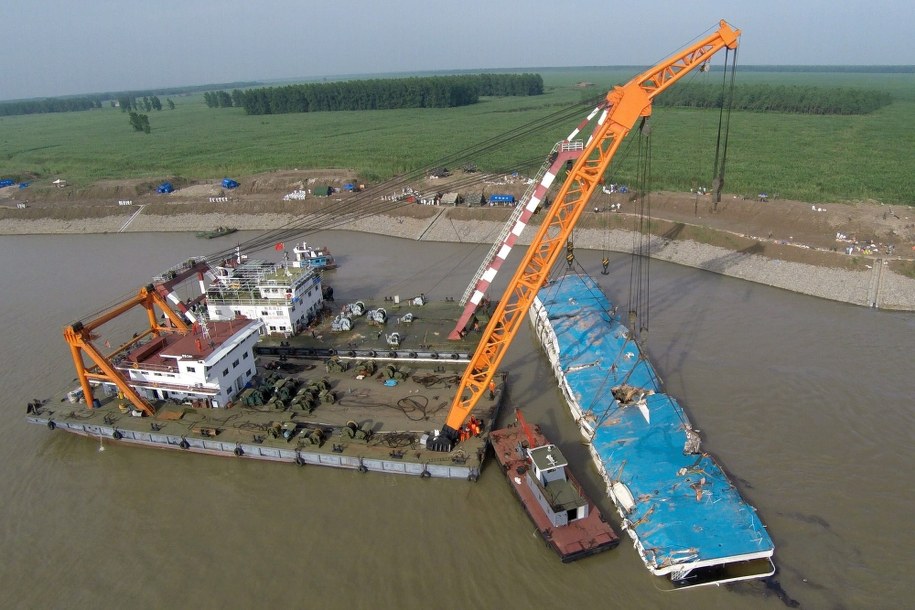 Czteropokładowy statek "Gwiazda Wschodu" /STR /PAP/EPA