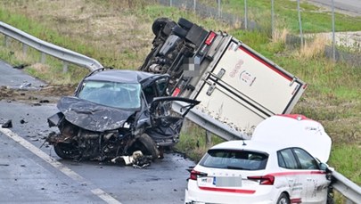 Cztery auta, w tym ciężarówka, zderzyły się na A2