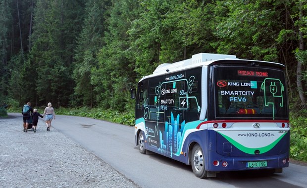 Cztery elektryczne busy dotarły do Zakopanego. Mają kursować do Morskiego Oka