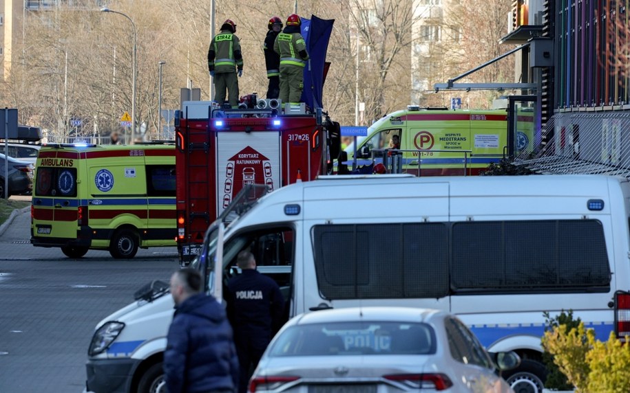 Cztery osoby nie żyją, dwie są ranne - to tragiczny bilans pożaru na warszawskim Ursynowie (zdjęcie z miejsca zdarzenia) /Paweł Supernak /PAP