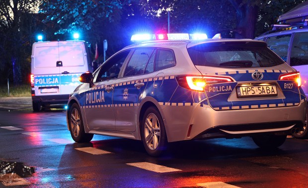 Cztery osoby w szpitalu po zderzeniu trzech aut na krajowej "28" w Małopolsce