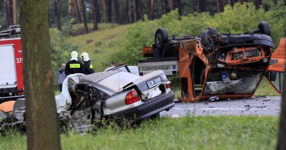 Cztery osoby z vw zostały ranne /PAP