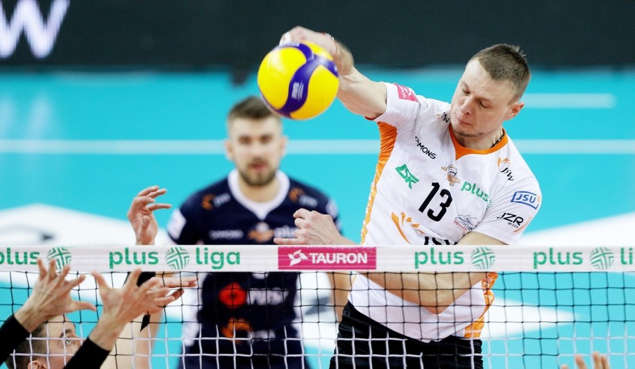 Cztery polskie ligowe potęgi siatkarskie rozpoczynają walkę o krajowe trofeum. /Zbigniew Meissner /PAP