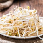 Cztery produkty z puszki, które warto mieć w domu. Sycą, są pełne białka i witamin