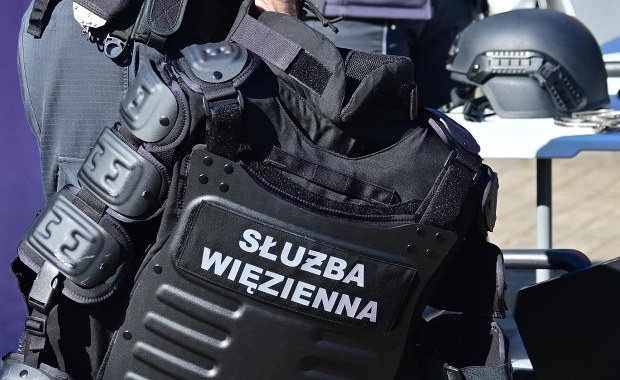 "Czujemy się oszukani".  Funkcjonariusze Służby Więziennej wściekli na rząd