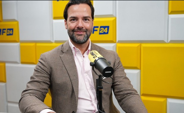 "Czułem się wolny w Polsce, choć był PRL". Niezwykłe wspomnienia gwiazdy "Europa da się lubić"