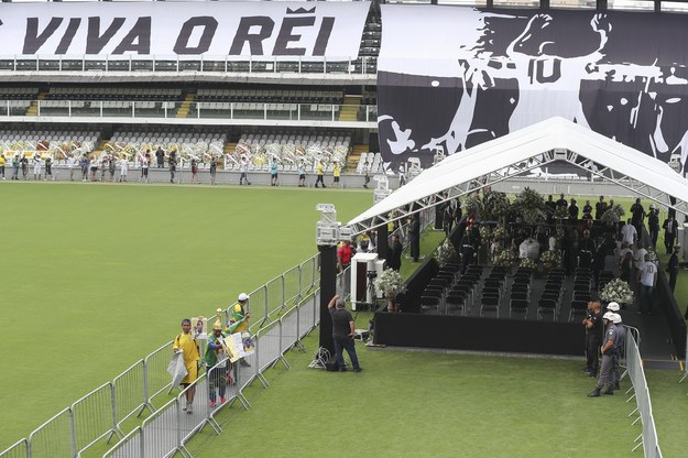 Czuwanie na stadionie w Santos /	Sebastiao Moreira /PAP/EPA