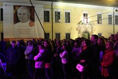 Czuwanie pod oknem papieskim w Krakowie