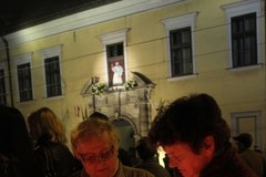 Czuwanie pod oknem papieskim w Krakowie