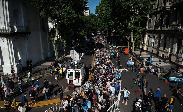 Czuwanie przy trumnie Diego Maradony w Buenos Aires. Doszło do zamieszek