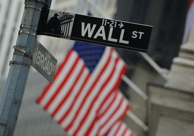 Czwartkowa sesja na Wall Street przyniosła niewielkie spadki głównych indeksów /AFP