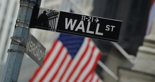 Czwartkowa sesja na Wall Street przyniosła niewielkie spadki głównych indeksów /AFP