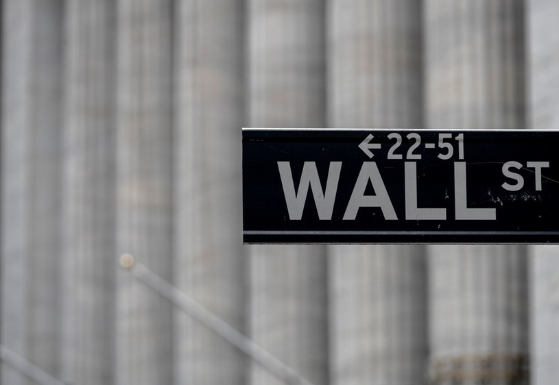 Czwartkowa sesja na Wall Street zakończyła się potężną wyprzedażą akcji /JOHANNES EISELE /AFP