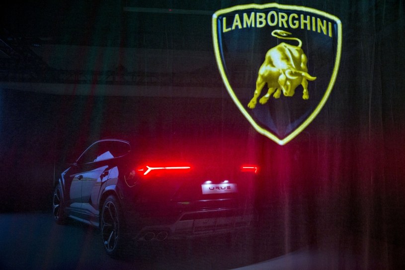 Czwarty w gamie, pierwszy elektryczny model Lamborghini będzie SUV-em w stylu coupe /Getty Images