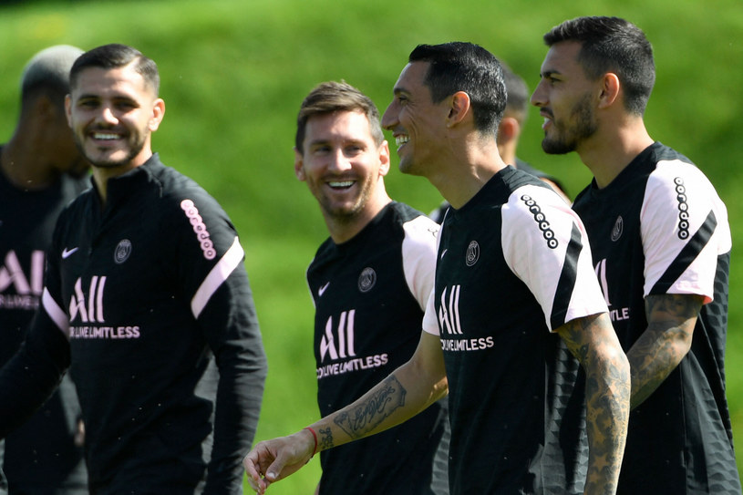 Czwórka Argentyńczyków z PSG: Icardi, Messi, Di Maria i Paredes. Tylko drugi z wymienionych prawdopodobnie zostanie w klubie po letnim okienku transferowym /BERTRAND GUAY/AFP/East News /East News
