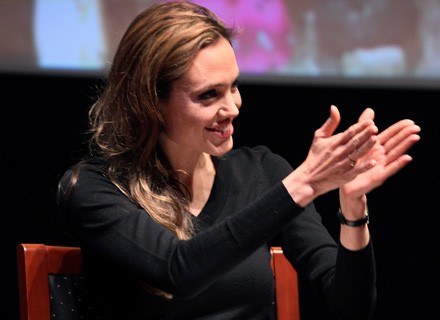 Czy Angelinie Jolie uda się pogodzić karierę polityczną z wychowywaniem dzieci? /AFP