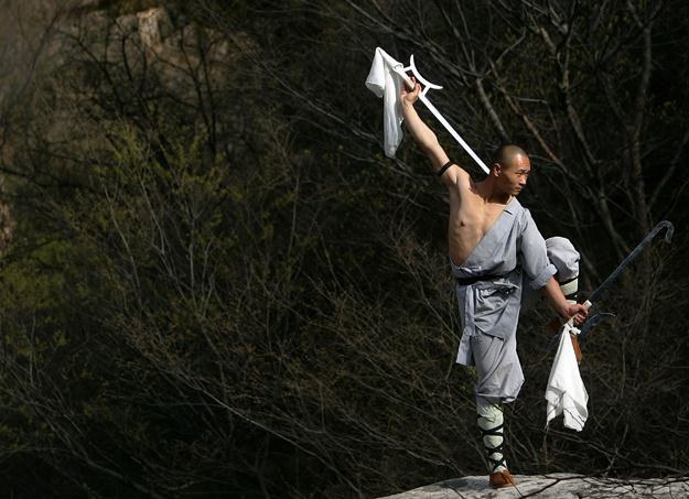 Czy artyści podołają treningowi mistrzów z Shaolin? /Getty Images/Flash Press Media