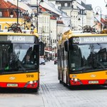 Czy autobus ma pierwszeństwo, gdy rusza z przystanku?