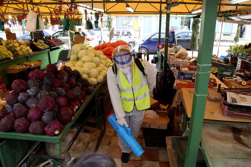 Czy będziemy mieli drogie owoce i warzywa? /AFP