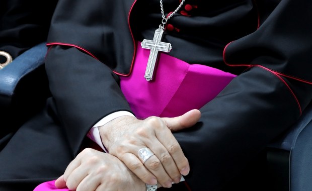 Czy biskup ukrywał pedofilię w diecezji tarnowskiej? Rusza proces 