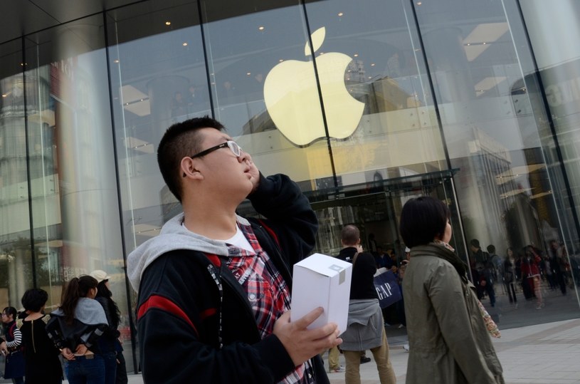 Czy chińscy posiadacze iPhone'ów to głównie rozpuszczona młodzież? /AFP