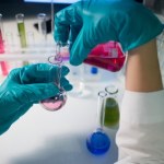 Czy choroba pocałunków jest powodem tocznia? Naukowcy odkrywają zaskakujący związek EBV