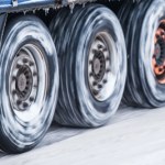 Czy ciężarówki w Polsce muszą mieć opony zimowe? Mandat tylko w jednym przypadku