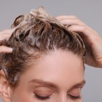 Czy codzienne mycie skóry głowy jest zdrowe? Trycholożka doradza, jak przedłużyć świeżość włosów