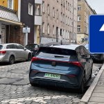 Czy cofanie na drodze jednokierunkowej jest dozwolone? Jedna kluczowa zasada