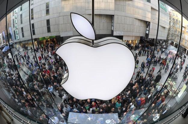Czy  czeka nas ponowny szturm sklepów Apple'a /AFP
