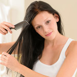 Czy czesać włosy przed suszeniem?