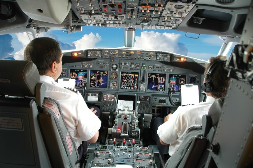Czy da się wylądować samolotem bez doświadczenia? /123RF/PICSEL