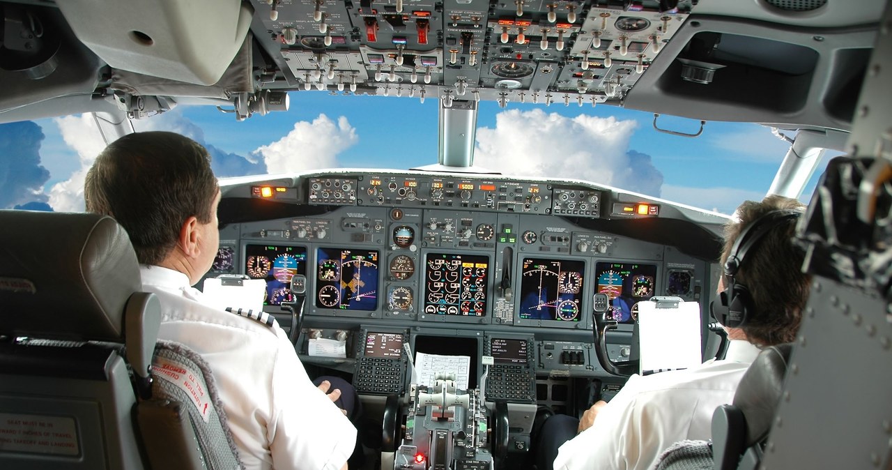 Czy da się wylądować samolotem bez doświadczenia? /123RF/PICSEL