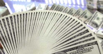 Czy dolar straci status waluty rezerwowej? /AFP
