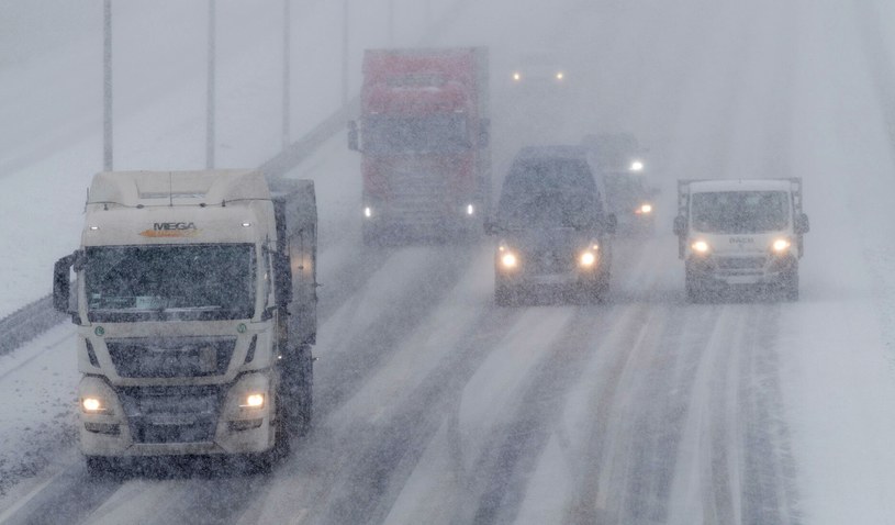 Czy drogowcy są przygotowani na walkę ze skutkami zimy? /Wojciech Strozyk/ /Reporter