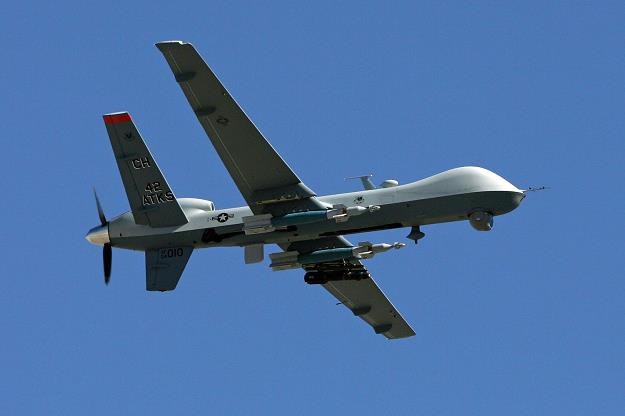 Czy drony będą eliminować piratów, tak jak to robią z terrorystami? /AFP