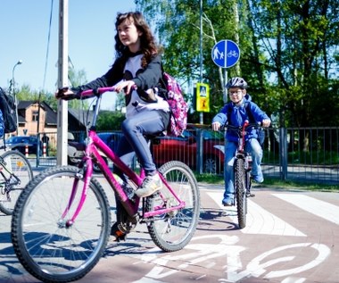 Czy dziecko może jechać po drodze dla rowerów? Jest jeden warunek