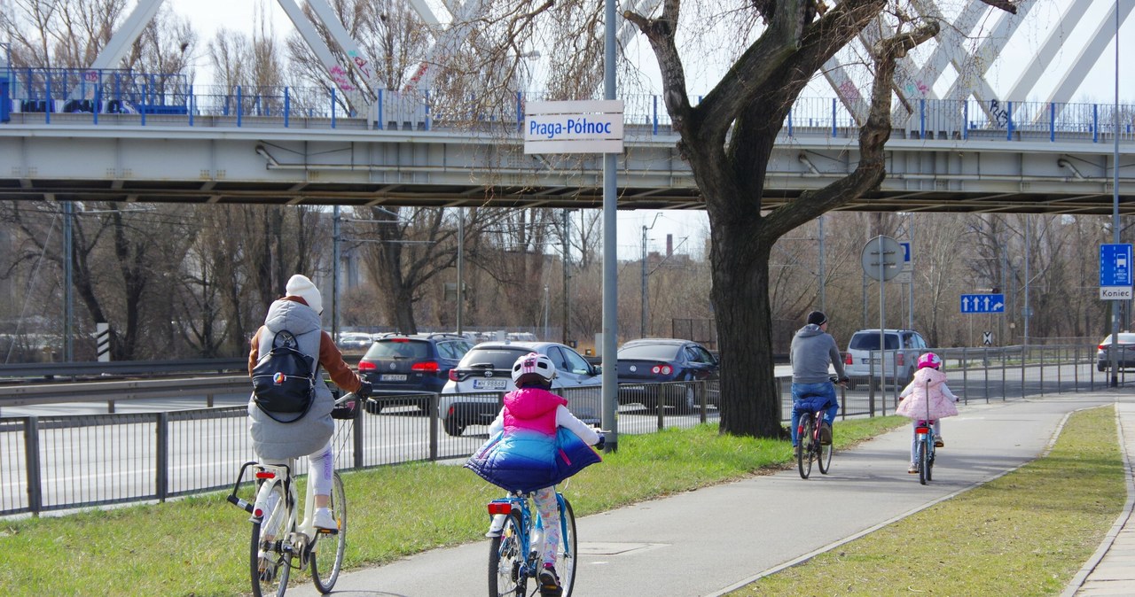 Czy dziecko może poruszać się rowerem po ścieżce rowerowej? Odpowiedź nie jest oczywista /Marek Bazak /East News