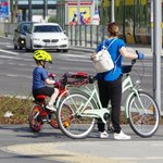 Czy dziecko na rowerze to pieszy? Rodzice nie znają tego przepisu