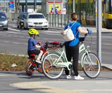 Czy dziecko na rowerze to pieszy? Rodzice nie znają tego przepisu