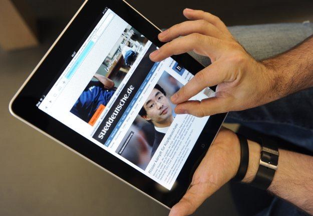 Czy dzięki tabletom ludzie na nowo odkryją sztukę czytania? /AFP