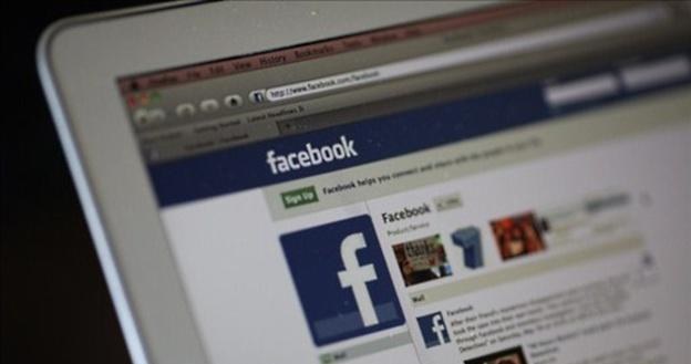 Czy Facebook może wpływać na działanie ludzkiego mózgu? /AFP