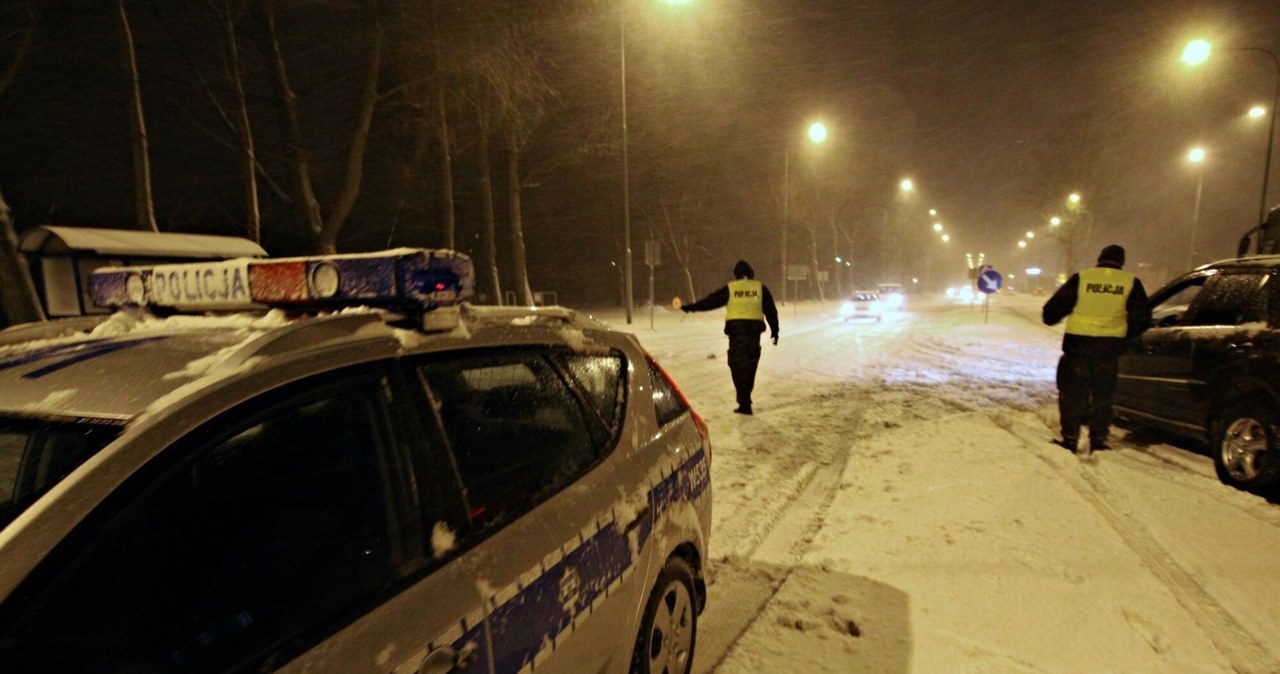 Czy fakt, że jeździmy na letnich oponach zimą może być podstawą do odmowy wypłacenia odszkodowania? /MICHAL SWIDERSKI/REPORTER /East News