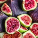 Czy figi można jeść ze skórką? Delektuj się ich smakiem bez kulinarnej wpadki